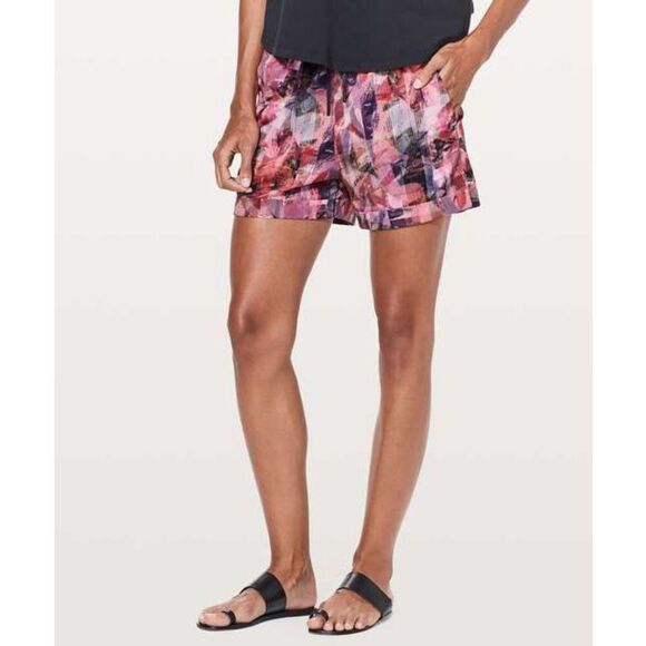 NWOT Lululemon Spring Break Away Sun Dazed Gym Shorts Women's Size 2 - Picture 1 of 14